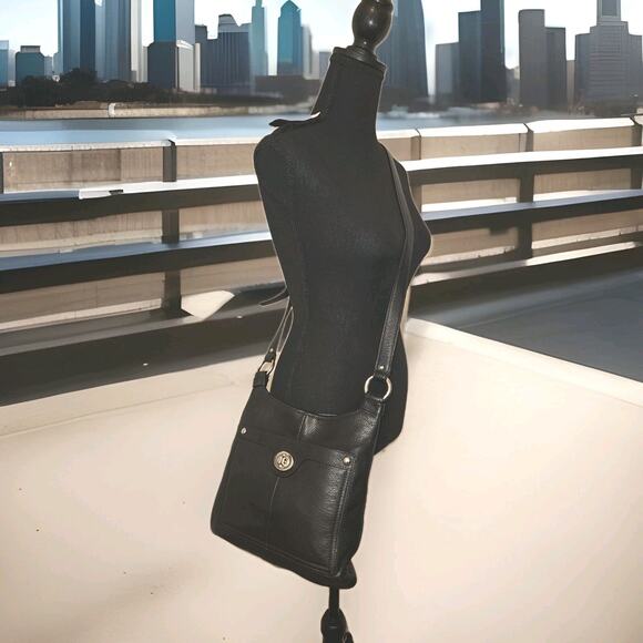 COACH F16533 Penelope Turnlock Black Pebbled Leather Crossbody EUC 11x10 - Picture 1 of 12